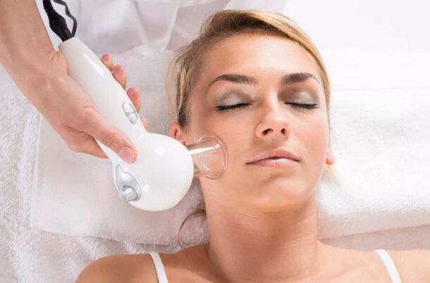 The vacuum massage procedure will help to clean the facial skin and remove wrinkles